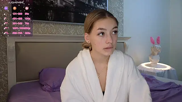 Snapshot of FlairCunard chatting on 22, 2, 2025 FlairCunard online show from 22, 2, 2025