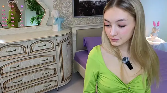 Snapshot of FlairCunard chatting on 24, 2, 2025 FlairCunard online show from 24, 2, 2025