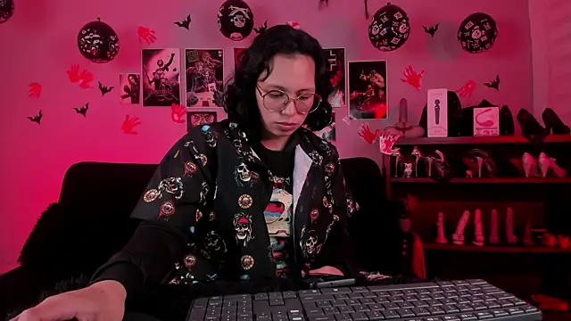 lilith-deveraux online show from 24, 11, 2025