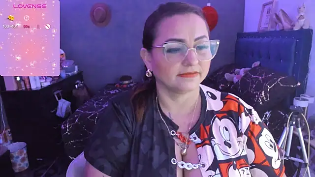 Ivonnee   online show from 8, 1, 2025