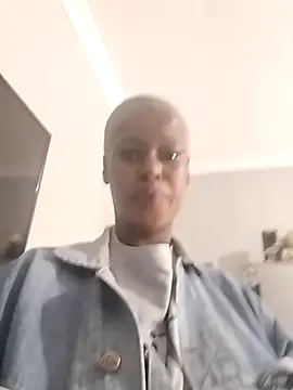 Snapshot of EbonylvyXxZA chatting on 19, 10, 2025 EbonylvyXxZA online show from 19, 10, 2025