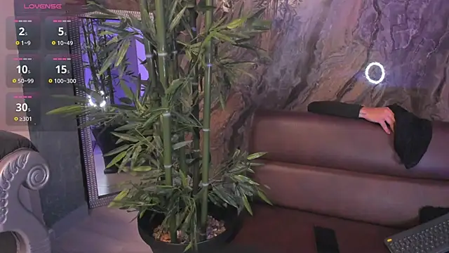 Alahia Dangelo online show from 4, 11, 2025