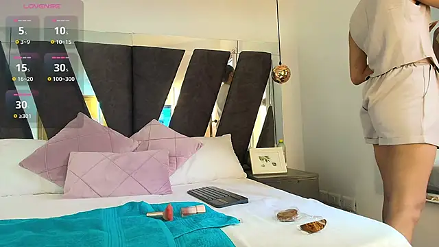 Snapshot of Milkdulce1 chatting on 11, 9, 2025 Milkdulce1 online show from 11, 9, 2025