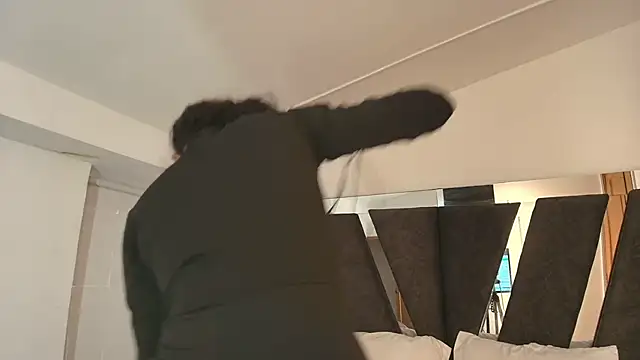 Snapshot of Milkdulce1 chatting on 6, 11, 2025 Milkdulce1 online show from 6, 11, 2025