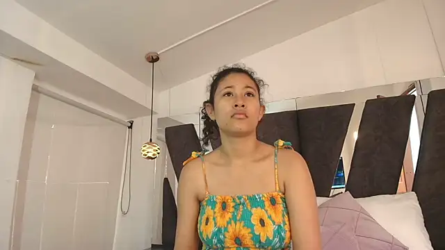 Snapshot of Milkdulce1 chatting on 10, 11, 2025 Milkdulce1 online show from 10, 11, 2025