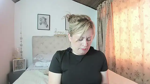 Snapshot of MonyCassius chatting on 24, 2, 2025 MonyCassius online show from 24, 2, 2025
