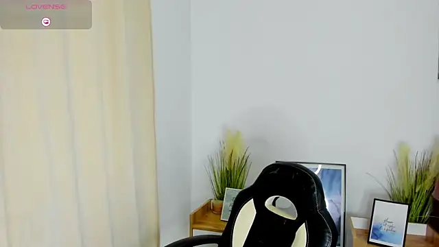 Snapshot of MissJudith chatting on 29, 11, 2025 MissJudith online show from 29, 11, 2025