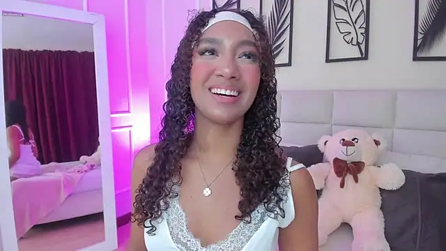 Snapshot of Amber__Sanchez chatting on 6, 3, 2025 Amber  Sanchez online show from 6, 3, 2025