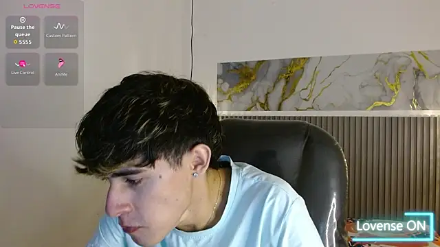 Snapshot of Dyla_n18 chatting on 13, 12, 2025 Dyla n18 online show from 13, 12, 2025