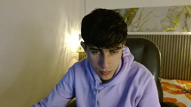 Snapshot of Dyla_n18 chatting on 14, 12, 2025 Dyla n18 online show from 14, 12, 2025