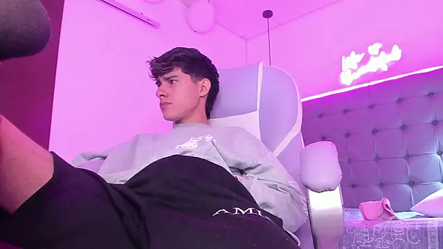 Snapshot of Dyla_n18 chatting on 8, 1, 2026 Dyla n18 online show from 8, 1, 2026