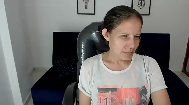 Snapshot of Milf_karlye chatting on 10, 12, 2024 Milf karlye online show from 10, 12, 2024