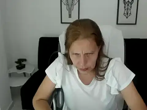 Snapshot of Milf_karlye chatting on 2, 3, 2025 Milf karlye online show from 2, 3, 2025