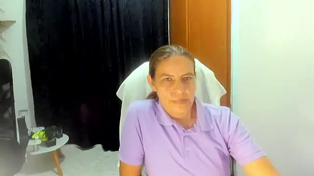 Snapshot of Milf_karlye chatting on 22, 11, 2025 Milf karlye online show from 22, 11, 2025