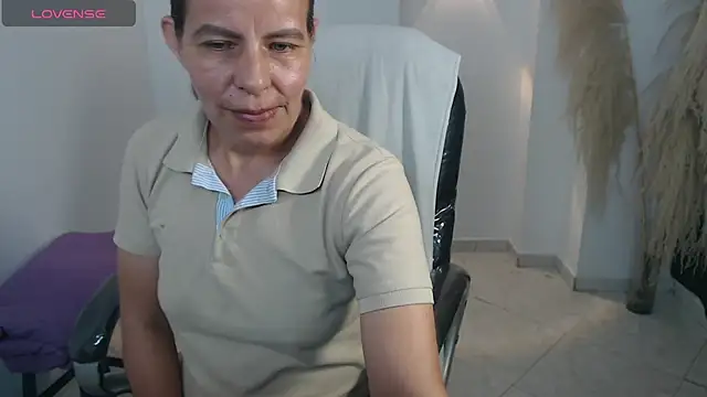 Snapshot of Milf_karlye chatting on 1, 12, 2025 Milf karlye online show from 1, 12, 2025