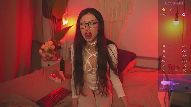 Devilsss toy online show from 3, 3, 2025