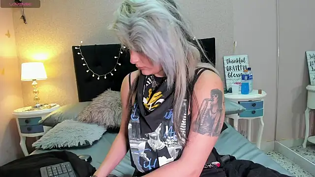 Snapshot of HollyWould__ chatting on 20, 2, 2025 HollyWould online show from 20, 2, 2025