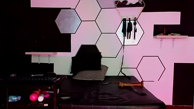 haileycat online show from 22, 2, 2025