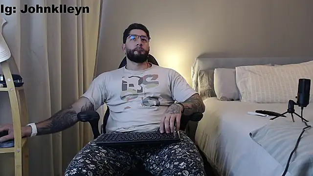 Snapshot of jonhklleyn chatting on 6, 7, 2026 jonhklleyn online show from 6, 7, 2026