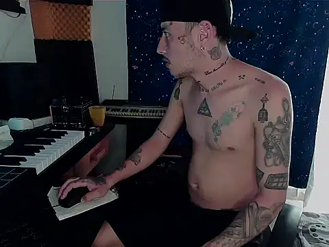 Snapshot of patrik_tattoo_ chatting on 7, 1, 2025 patrik tattoo online show from 7, 1, 2025