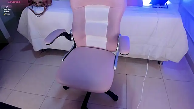 Snapshot of Kitty_Pam chatting on 30, 10, 2025 Kitty Pam online show from 30, 10, 2025