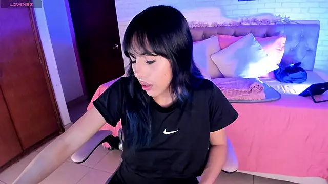 Snapshot of Kitty_Pam chatting on 13, 11, 2025 Kitty Pam online show from 13, 11, 2025