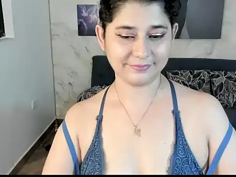 Snapshot of alinabozz1 chatting on 8, 6, 2026 alinabozz1 online show from 8, 6, 2026