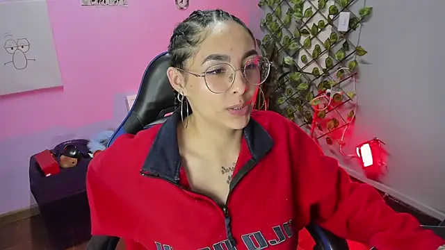 ChloeeTompson  online show from 3, 12, 2025