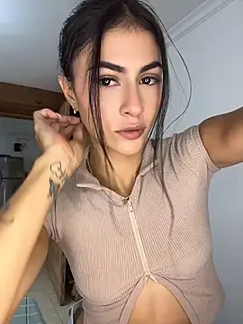 emilie xx  online show from 6, 5, 2026