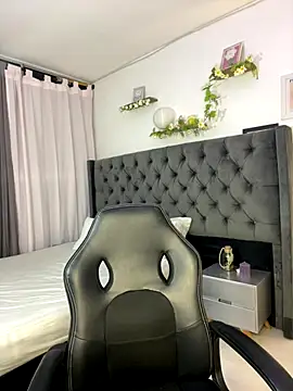 Snapshot of Amiirra_ chatting on 10, 9, 2025 Amiirra  online show from 10, 9, 2025
