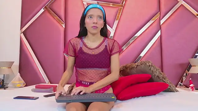 Snapshot of RebecaRelish chatting on 4, 1, 2025 RebecaRelish online show from 4, 1, 2025