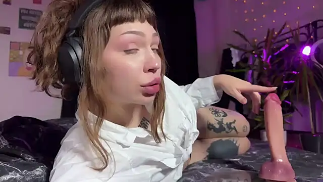 Snapshot of PaulaPratt chatting on 13, 12, 2024 PaulaPratt online show from 13, 12, 2024