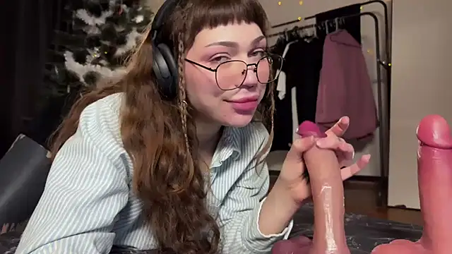 Snapshot of PaulaPratt chatting on 16, 12, 2024 PaulaPratt online show from 16, 12, 2024