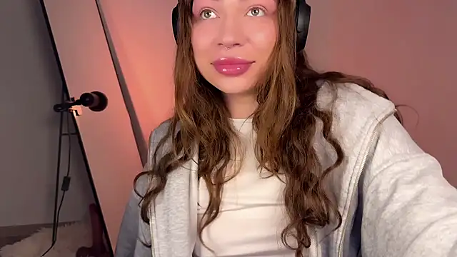 Snapshot of PaulaPratt chatting on 19, 3, 2025 PaulaPratt online show from 19, 3, 2025