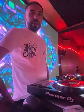 Snapshot of djtimka chatting on 26, 9, 2025 djtimka online show from 26, 9, 2025