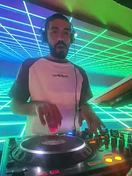 Snapshot of djtimka chatting on 11, 10, 2025 djtimka online show from 11, 10, 2025