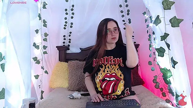 centaurigirl online show from 21, 2, 2025