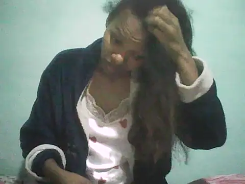 Snapshot of Antsoalie chatting on 9, 10, 2025 Antsoalie online show from 9, 10, 2025