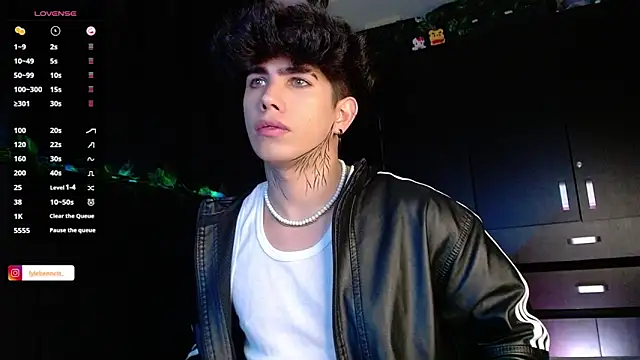 LyleBennett  online show from 19, 12, 2024