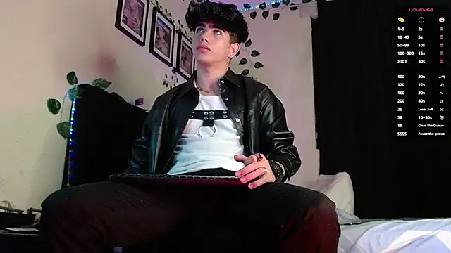 LyleBennett  online show from 4, 3, 2025