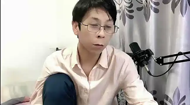 Snapshot of TGH521 chatting on 2, 1, 2025 TGH521 online show from 2, 1, 2025