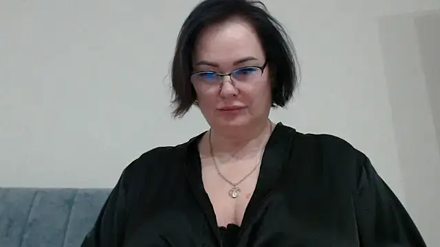 Nora Star online show from 2, 10, 2025