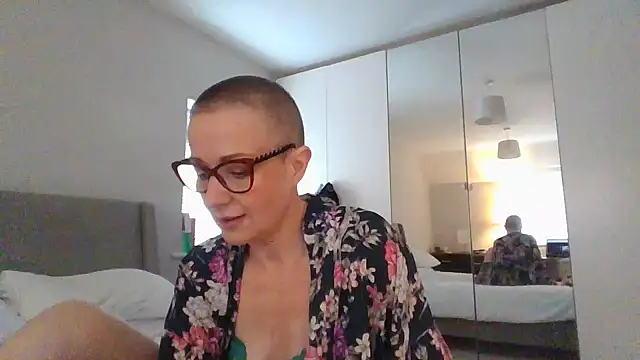 ELEGANT-ARIA36 online show from 5, 2, 2025