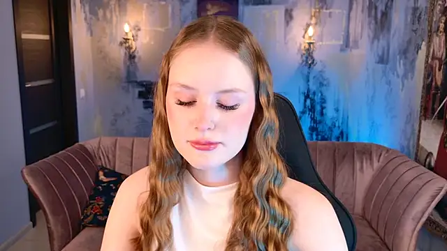 Snapshot of VivienLeeigh chatting on 11, 11, 2025 VivienLeeigh online show from 11, 11, 2025