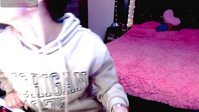 holy juli online show from 4, 12, 2025