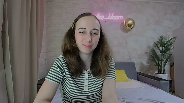 Snapshot of Anika_bloom chatting on 18, 2, 2025 Anika bloom online show from 18, 2, 2025