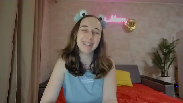 Snapshot of Anika_bloom chatting on 2, 3, 2025 Anika bloom online show from 2, 3, 2025