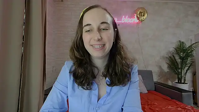 Snapshot of Anika_bloom chatting on 4, 3, 2025 Anika bloom online show from 4, 3, 2025