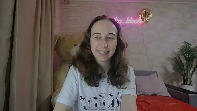 Snapshot of Anika_bloom chatting on 6, 3, 2025 Anika bloom online show from 6, 3, 2025