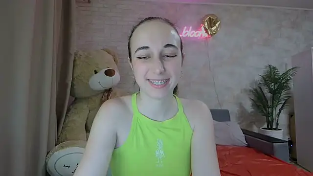 Snapshot of Anika_bloom chatting on 9, 3, 2025 Anika bloom online show from 9, 3, 2025